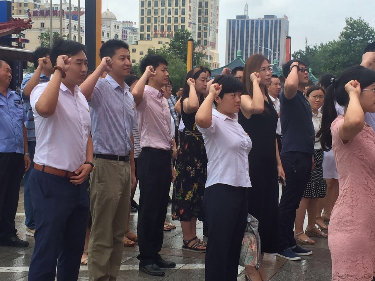 资产公司加强党建工作 积极参与商圈党委主题党日活动1.jpg