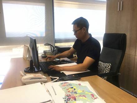 榜样的力量---立足岗位 争当先锋1.jpg