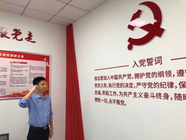 榜样的力量---立足岗位 争当先锋4.jpg